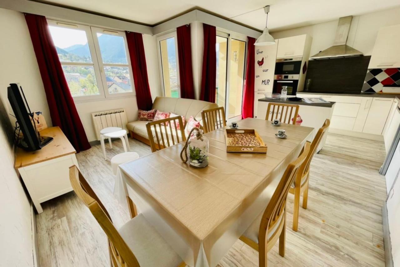 Appartement LUMINEUX 50 m avec BALCON au centre de Briançon Extérieur photo