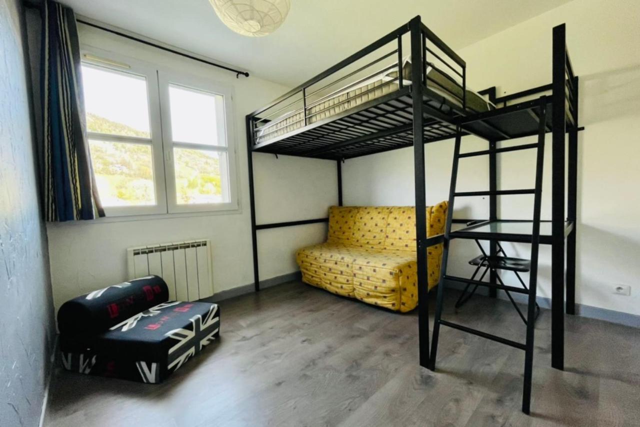 Appartement LUMINEUX 50 m avec BALCON au centre de Briançon Extérieur photo