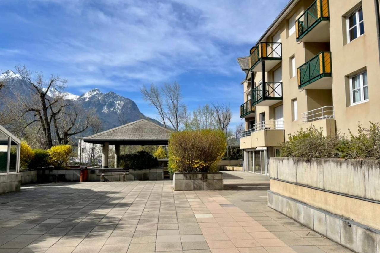 Appartement LUMINEUX 50 m avec BALCON au centre de Briançon Extérieur photo